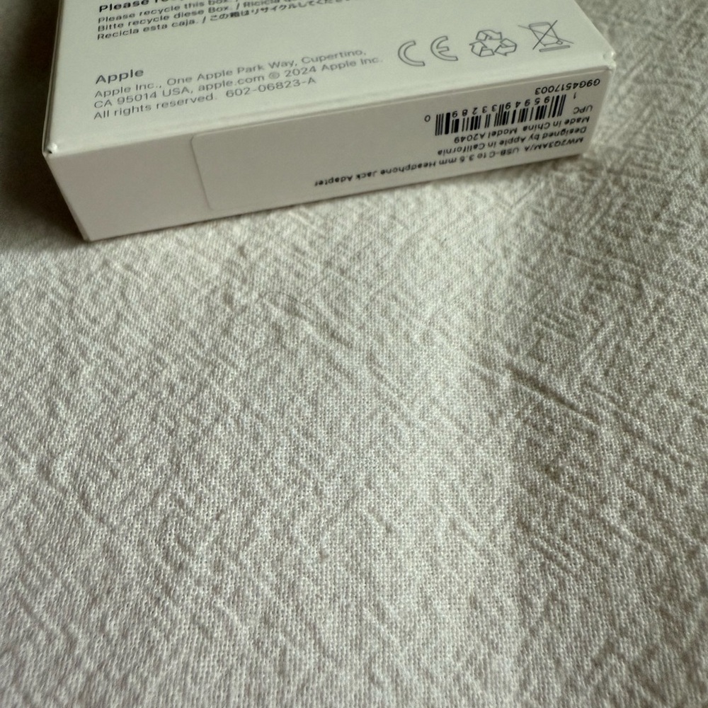 Apple White Lightning to USB-C Adapter - Picture 4 of 4